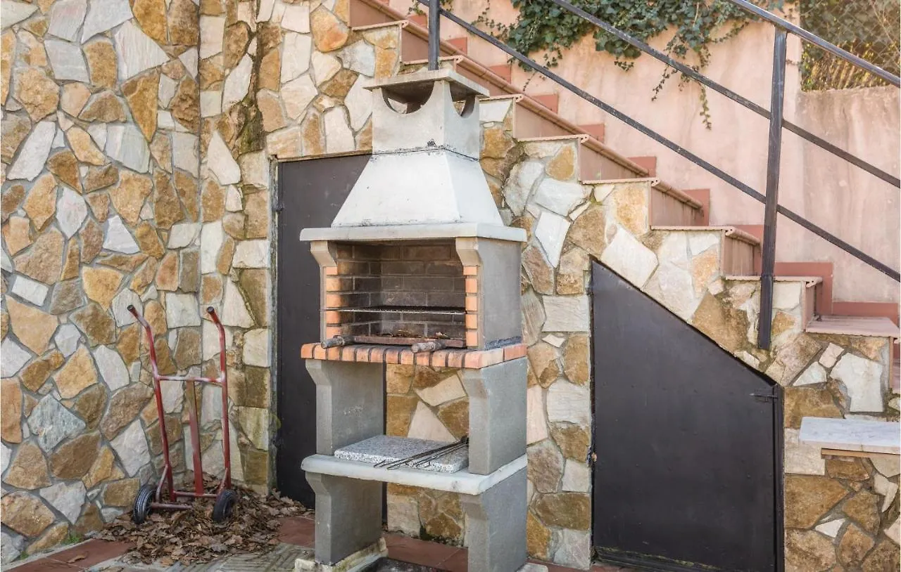 2 Bedroom Nice Home In Puig Ventos Mont Barbat 度假居