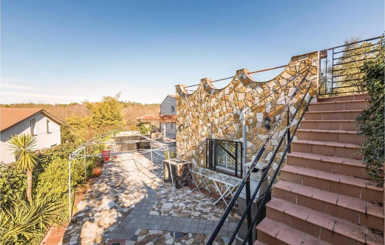 2 Bedroom Nice Home In Puig Ventos Mont Barbat 度假居