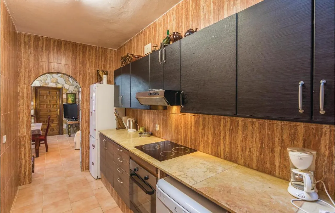 2 Bedroom Nice Home In Puig Ventos Mont Barbat 度假居